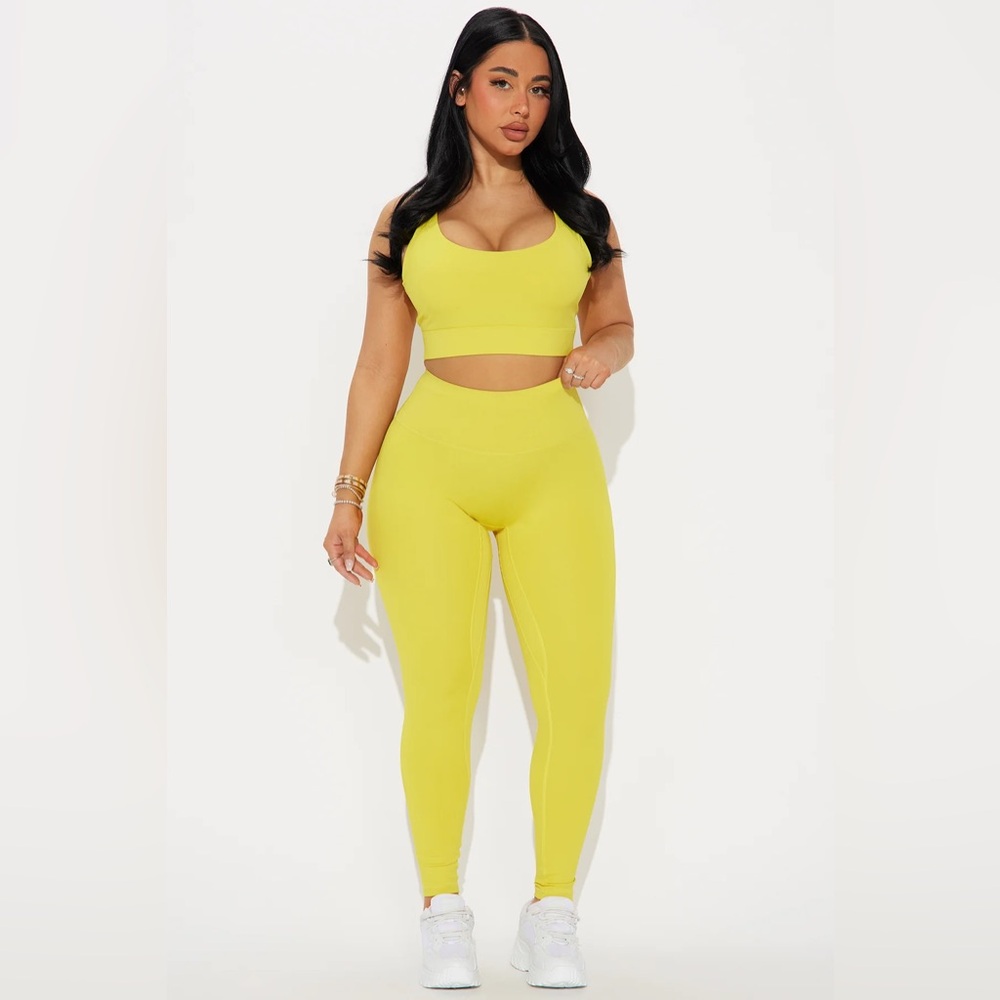 NWOT Fashion Nova High Waist Leggings and Sports Bra Active Set in Mustard